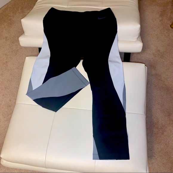 NIKE Crop DriFit workout pants - Picture 1 of 2